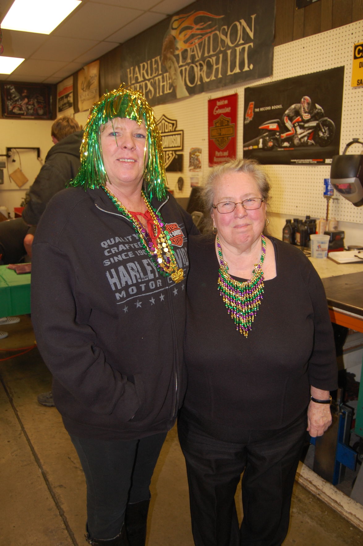 Martha Wills, Winnie Feken